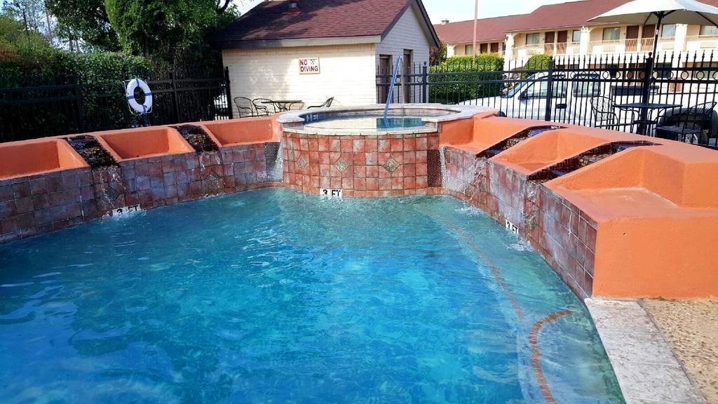 Quality Inn Near Lake Marble Falls Exterior foto