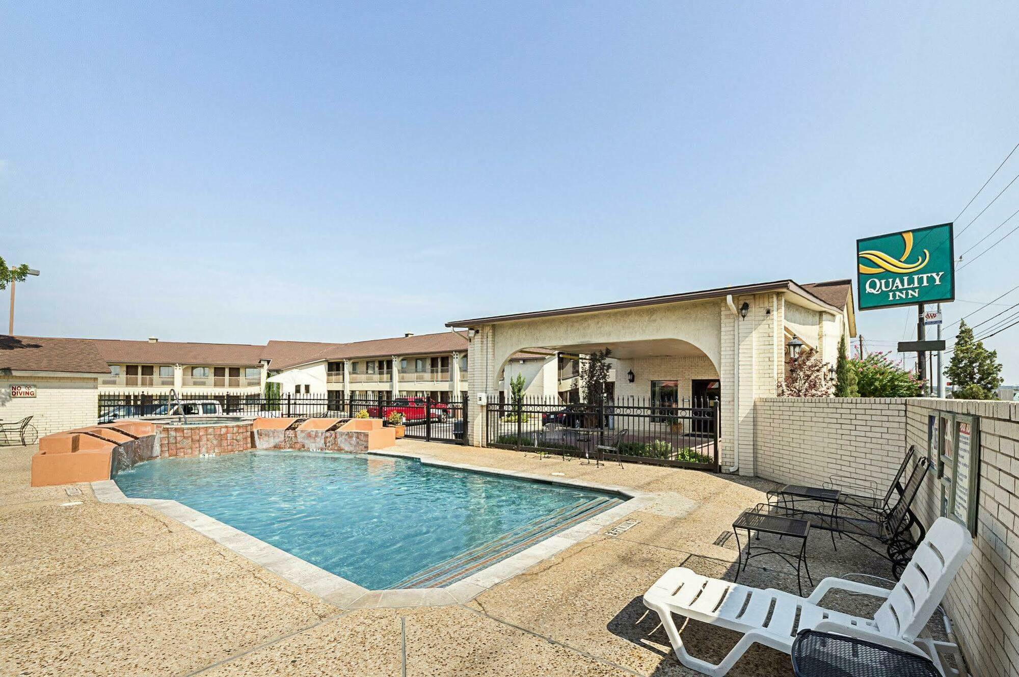 Quality Inn Near Lake Marble Falls Exterior foto